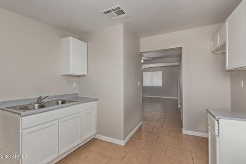 2554 E Wier Ave, Phoenix, AZ 85040 photo 2