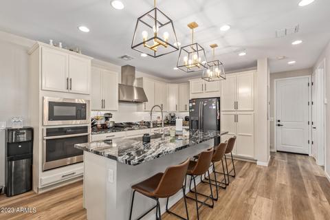 1713 S Follett Way, Gilbert, AZ 85295