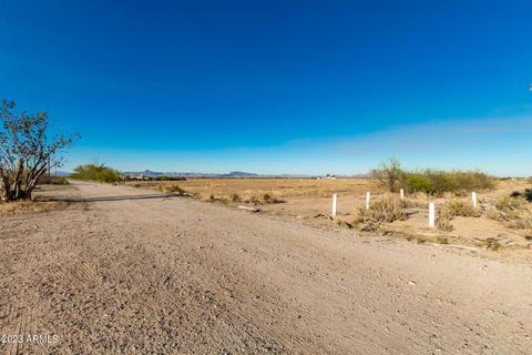 541 W Nn W Eagletail Rd #E, Tonopah, AZ 85354