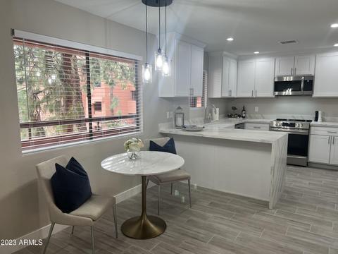 12222 N Paradise Village Pkwy NW #327, Phoenix, AZ 85032