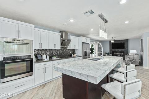 6526 E Oak St, Scottsdale, AZ 85257