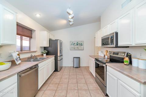 4621 E Abraham Ln E, Phoenix, AZ 85050 photo 11