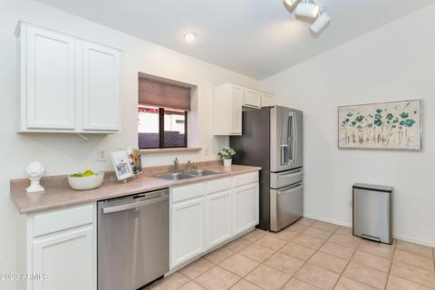 4621 E Abraham Ln E, Phoenix, AZ 85050 photo 9
