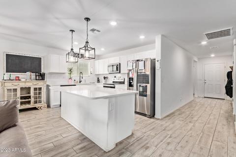 8206 W Lane Ave, Glendale, AZ 85303