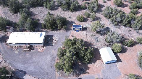 42225 N Honey Bear St, Seligman, AZ 86337