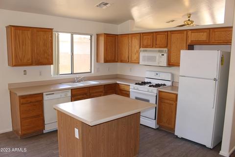467 E Cantebria Dr, Gilbert, AZ 85296 photo 3