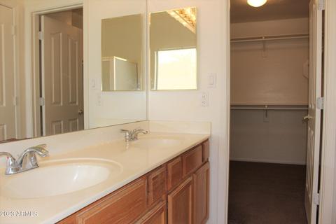 467 E Cantebria Dr, Gilbert, AZ 85296 photo 4