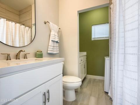 Bath - 1106 W Vogel Ave, Phoenix, AZ 85021 photo 1 of 4