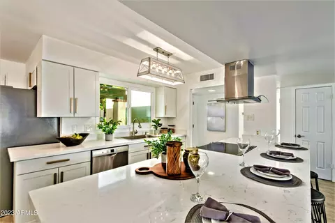1747 E Gaylon Dr, Tempe, AZ 85282