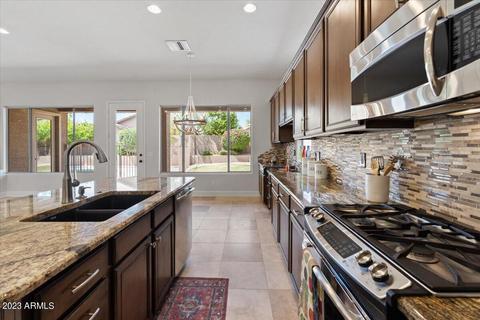 4368 E Briles Rd, Phoenix, AZ 85050 photo 4