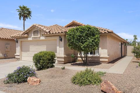 950 W Redondo Dr, Gilbert, AZ 85233