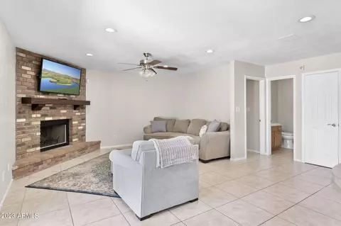 971 E Driftwood Dr, Tempe, AZ 85283 photo 4