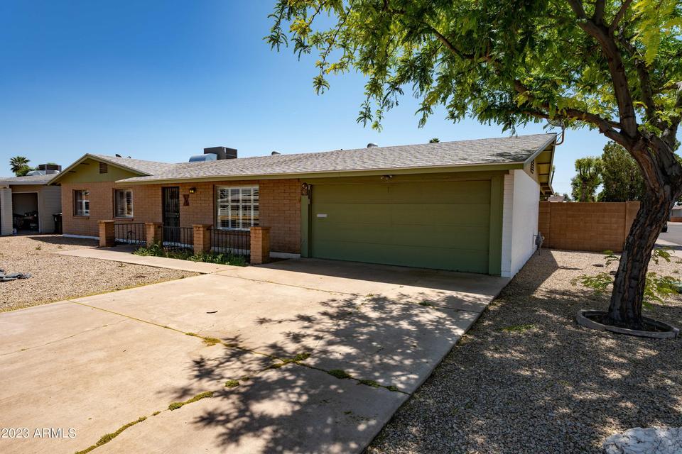  3823 W Barnes Ln, Phoenix, AZ 85051 photo 3