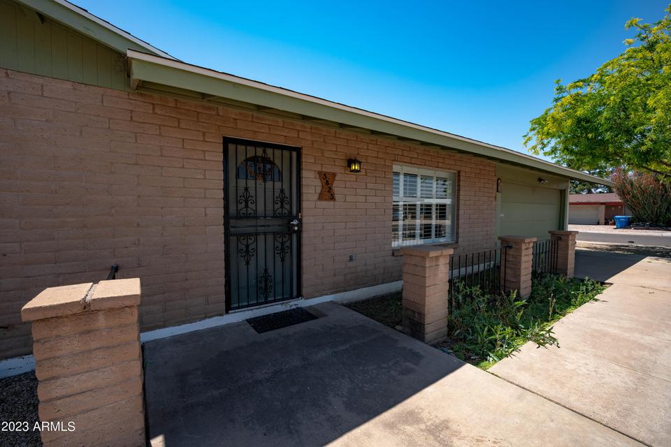  3823 W Barnes Ln, Phoenix, AZ 85051 photo 4