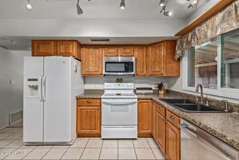 3247 E Corrine Dr, Phoenix, AZ 85032 photo 9