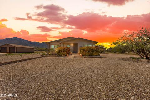 5690 S Mountain Side Ln, Hereford, AZ 85615