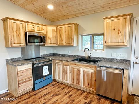 3375 Navajo Dr, Overgaard, AZ 85933 photo 6