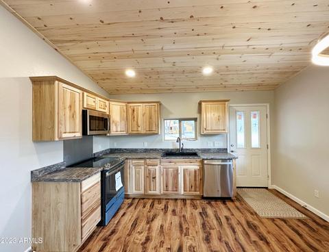 3375 Navajo Dr, Overgaard, AZ 85933 photo 7
