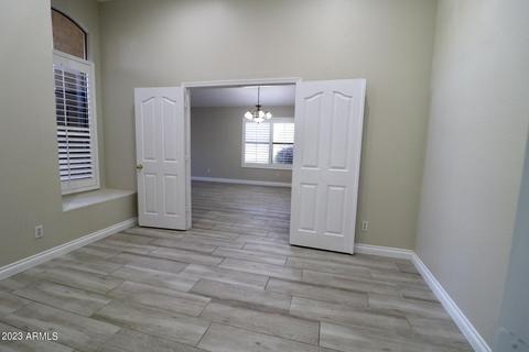 4519 E Mossman Rd, Phoenix, AZ 85050 photo 4