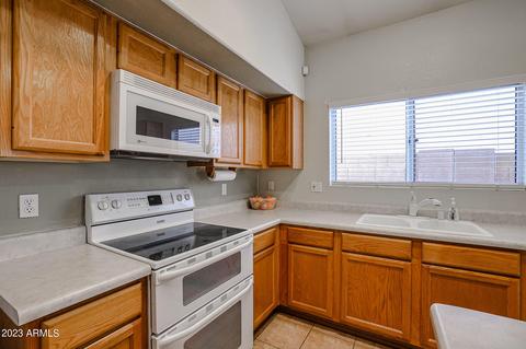1008 E Brentrup Dr, Tempe, AZ 85283 photo 5