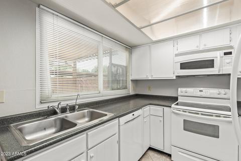 2121 Ellis Dr, Tempe, AZ 85282 photo 2