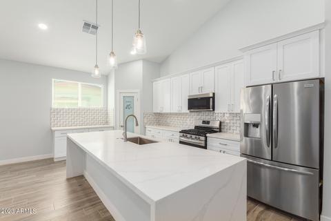 7041 N 14th Pl, Phoenix, AZ 85020 photo 8