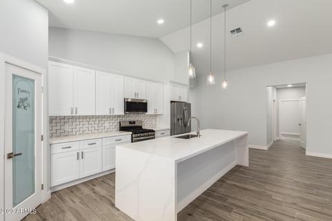 7041 N 14th Pl, Phoenix, AZ 85020 photo 6