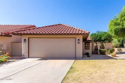 5209 E Half Moon Dr, Phoenix, AZ 85044