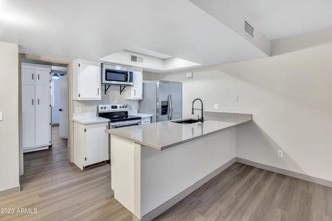 8838 N 8th St #207, Phoenix, AZ 85020