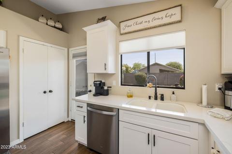 3243 E Hononegh Dr, Phoenix, AZ 85050 photo 4