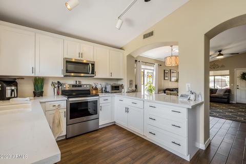 3243 E Hononegh Dr, Phoenix, AZ 85050 photo 2