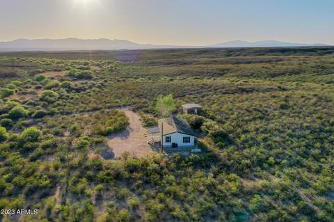 596 W Rainbow Rd, Tombstone, AZ 85638
