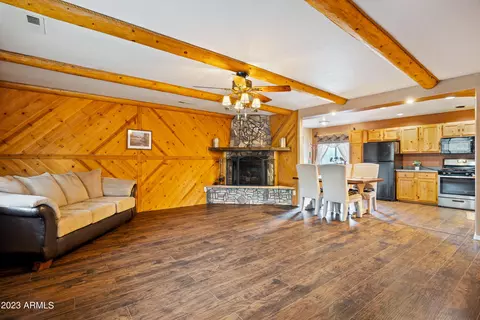 2722 Bain Trl, Overgaard, AZ 85933