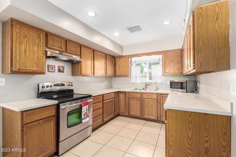 3110 N 46th Pl, Phoenix, AZ 85018 photo 8