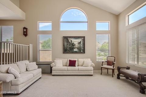 1074 S Roles Dr, Gilbert, AZ 85296 photo 3