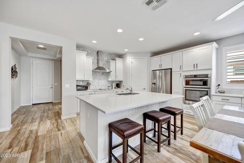 2942 E Sands Dr, Phoenix, AZ 85050 photo 2