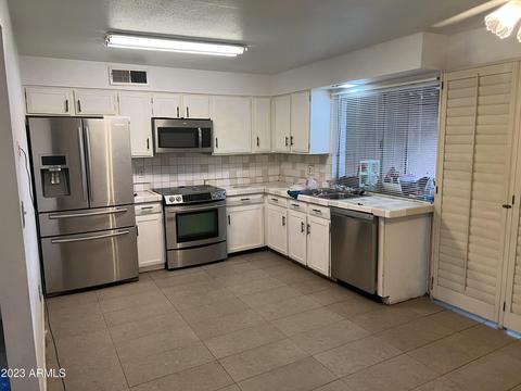 6661 N 46th Ln, Glendale, AZ 85301