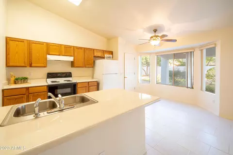 2277 E Amber Ln, Gilbert, AZ 85296 photo 4