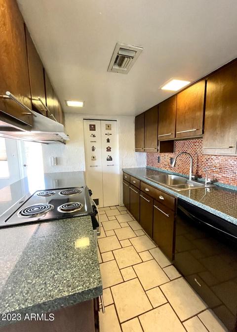 3148 W Becker Ln, Phoenix, AZ 85029 photo 7