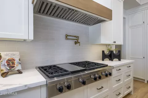 Kitchen - 2021 S 140th St, Gilbert, AZ 85295 photo 4 of 12
