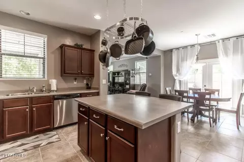 3827 E Trigger Way, Gilbert, AZ 85297 photo 2