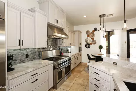 922 E Shawna Ct, Phoenix, AZ 85086 photo 9
