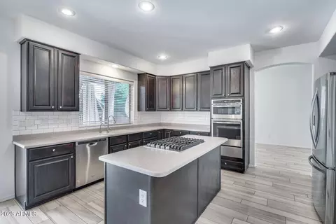 4425 E Robin Ln, Phoenix, AZ 85050 photo 3