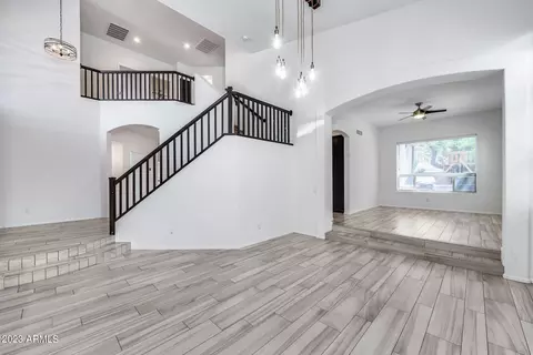 4425 E Robin Ln, Phoenix, AZ 85050 photo 2