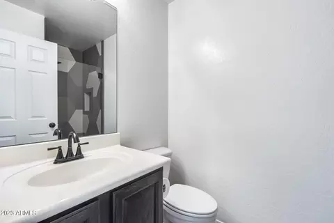 4425 E Robin Ln, Phoenix, AZ 85050 photo 17