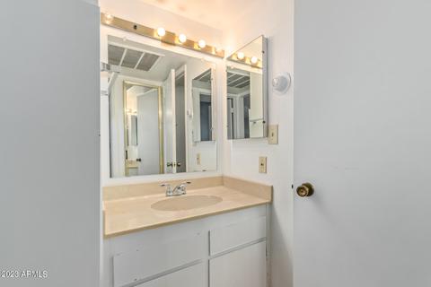 3033 E Devonshire Ave #2001, Phoenix, AZ 85016 photo 16