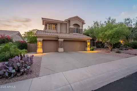 1368 E Desert Flower Ln, Phoenix, AZ 85048