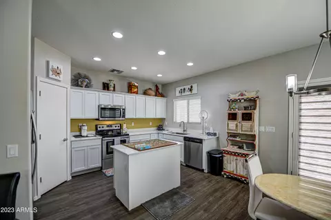 1717 E Mesquite Ave, Apache Junction, AZ 85119 photo 3