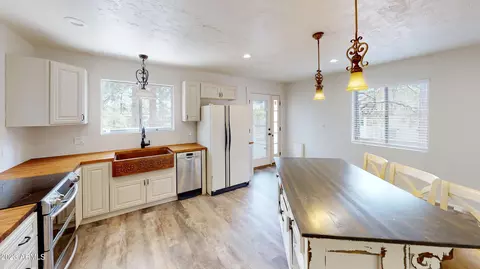 3379 Pine Cone Dr, Overgaard, AZ 85933 photo 2