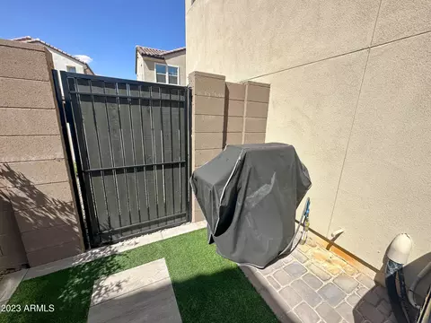 Exterior - 31510 N 24th Dr, Phoenix, AZ 85085 photo 2 of 9